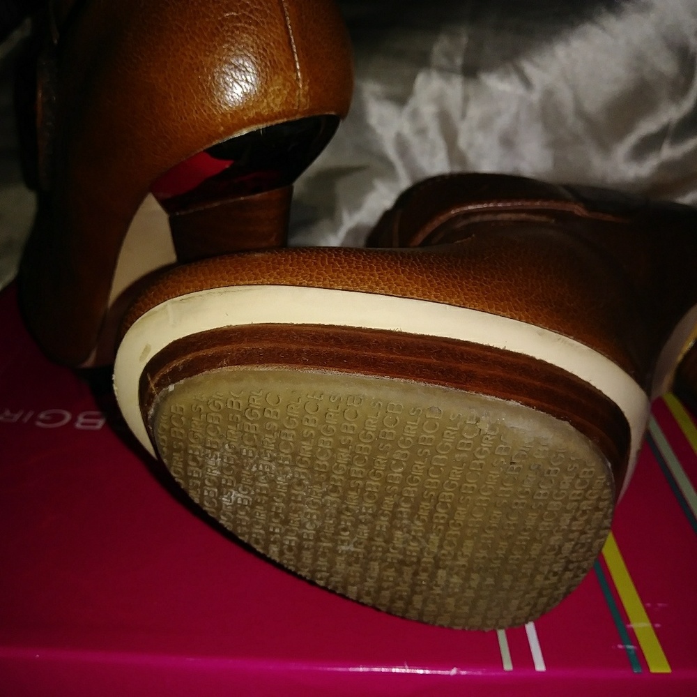 Shoes - Picture 6 of 7